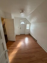 353 Park St in Bristol, CT - Building Photo