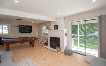 1 Indian Terrace in Middletown, RI - Building Photo - Building Photo