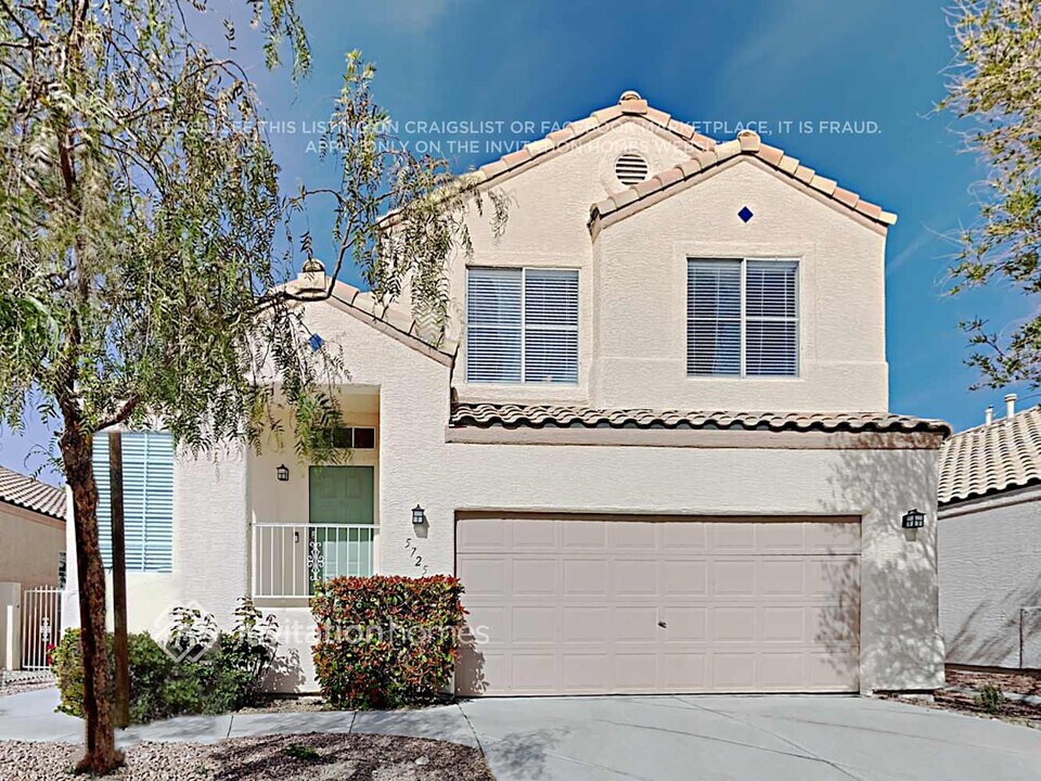 5725 Pebble Rock Dr in Las Vegas, NV - Building Photo