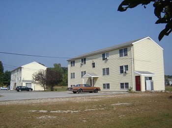 130 Charlton St in Oxford, MA - Building Photo