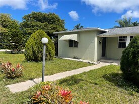 1325 N 16th Ct in Hollywood, FL - Building Photo