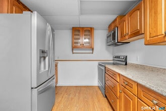 9 Daniel Rd in Bristol, CT - Building Photo - Building Photo