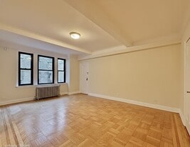 122 W 76th St, Unit 1B in New York, NY - Building Photo