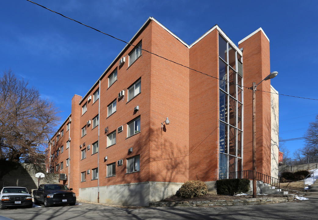 2058 Auburn Ave in Cincinnati, OH - Foto de edificio