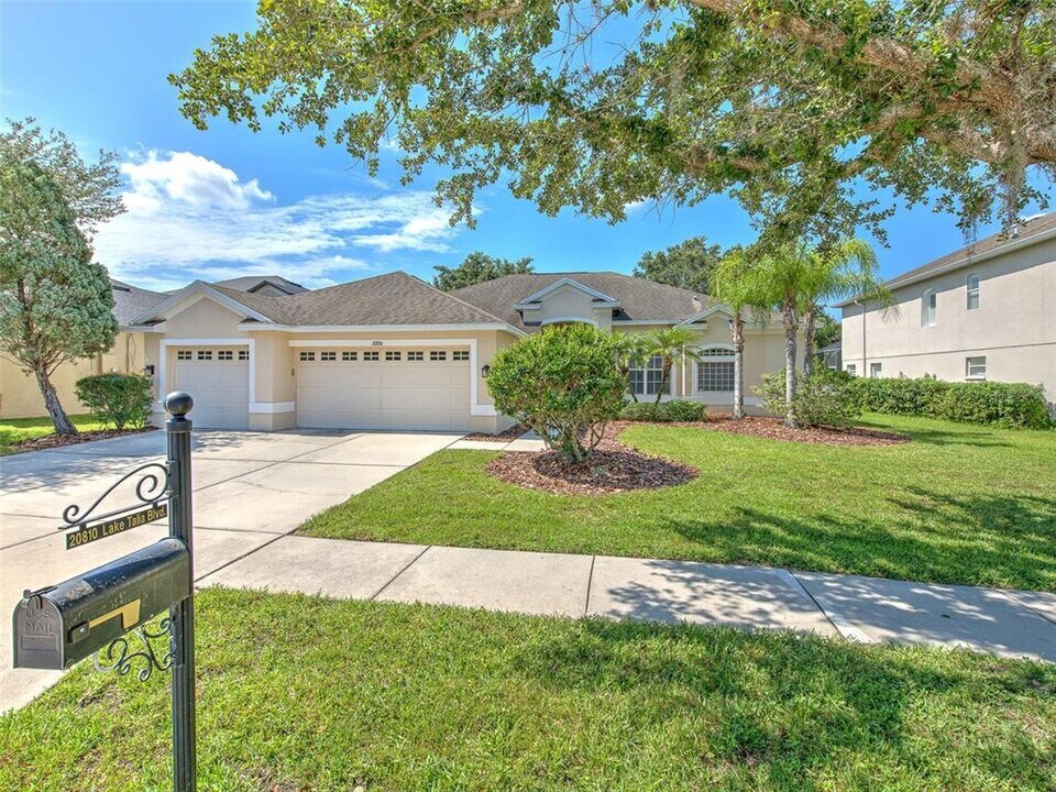 20810 Lake Talia Blvd in Land O Lakes, FL - Building Photo