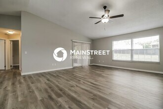 2298 Greenbrier St in Deltona, FL - Building Photo - Building Photo