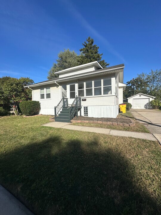 22822 Hayes Ave in Eastpointe, MI - Building Photo