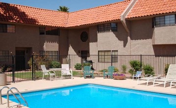 Regal Manor Townhomes in Tucson, AZ - Foto de edificio - Building Photo