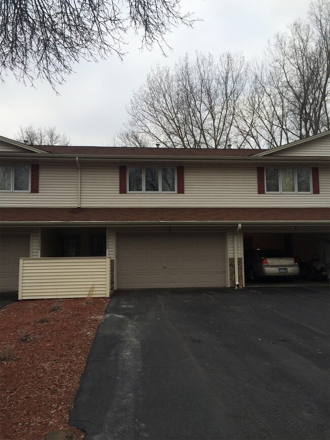 property at 10628 Hummingbird St NW