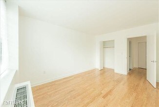 160 W 97th St-Unit -13B in New York, NY - Foto de edificio - Building Photo