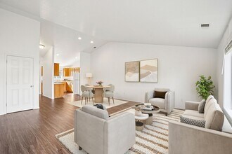 2315 SW Hannah Cir in McMinnville, OR - Building Photo - Building Photo