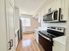 10 W Park Ave in Hamilton, ON - Building Photo - Building Photo