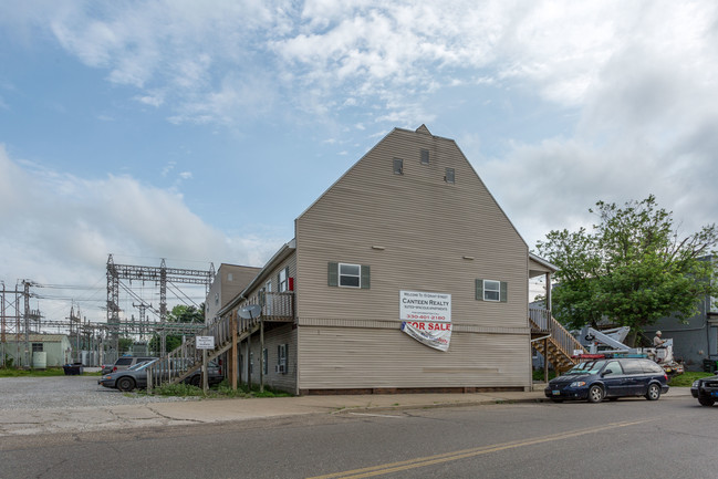 15 Grant St in Dennison, OH - Foto de edificio - Building Photo