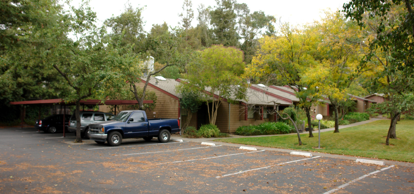 1583 Neotomas Ave in Santa Rosa, CA - Foto de edificio