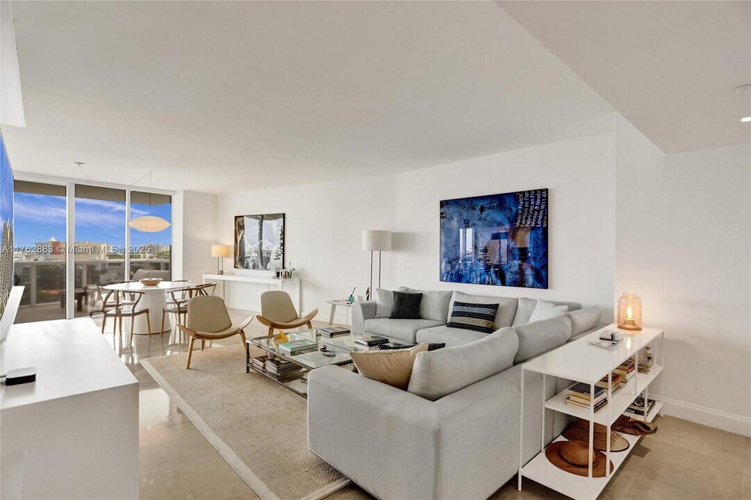 400 Alton Rd, Unit 911 in Miami Beach, FL - Building Photo