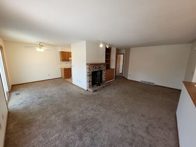 1139 66th St in Windsor Heights, IA - Foto de edificio - Building Photo