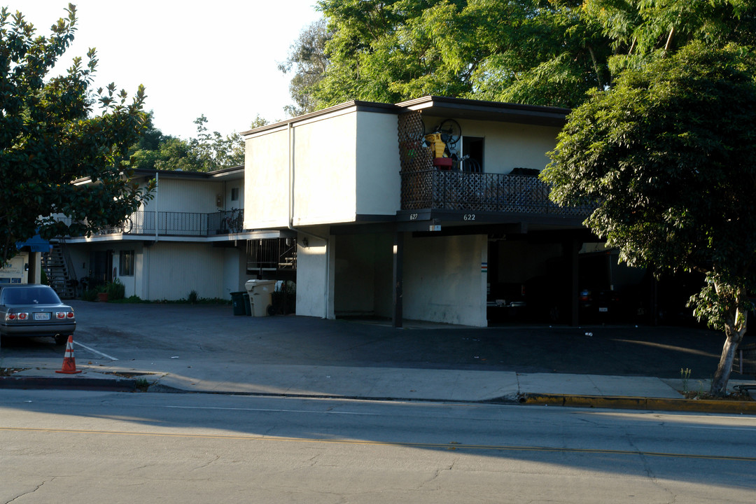 622 W Carrillo St in Santa Barbara, CA - Building Photo