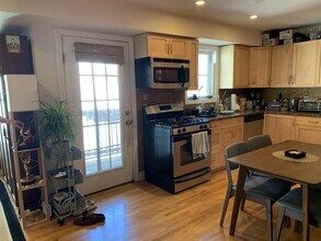 33 Everett Ave, Unit 2 in Somerville, MA - Building Photo - Building Photo