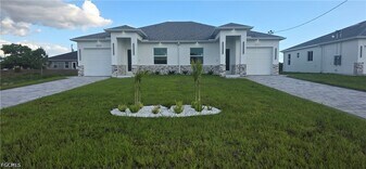 322-324 Poplar St in Lehigh Acres, FL - Building Photo