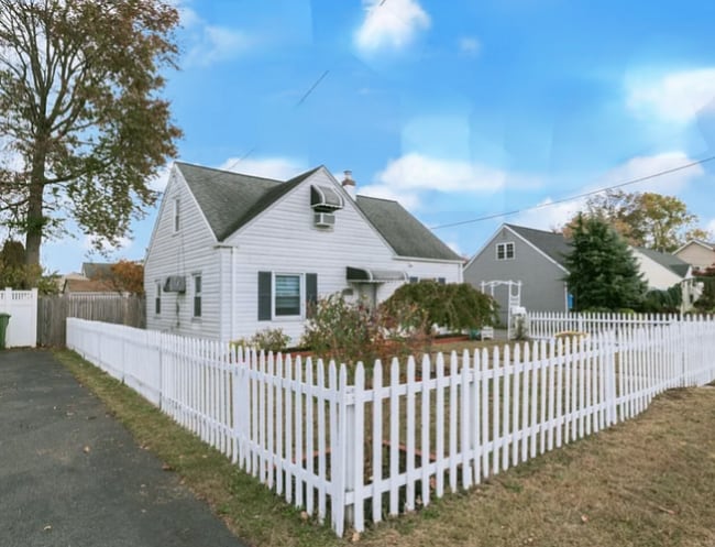 185 Plainfield Ave in Edison, NJ - Foto de edificio - Building Photo