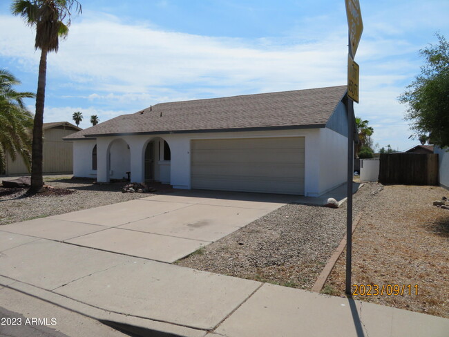 613 W Wescott Dr in Phoenix, AZ - Building Photo - Building Photo