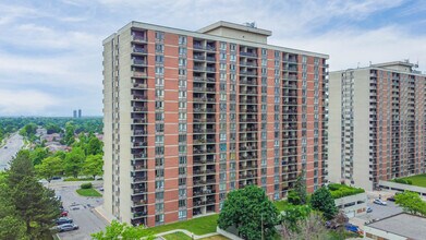 West Tower in Brampton, ON - Building Photo - Building Photo
