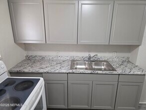 5022 Kingsbury St in Jacksonville, FL - Building Photo - Building Photo