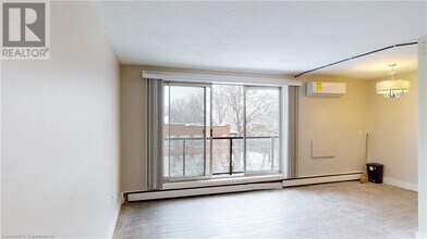 326 Hunter St E in Hamilton, ON - Building Photo - Building Photo