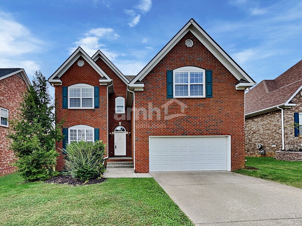 2017 Keene Cir in Spring Hill, TN - Foto de edificio