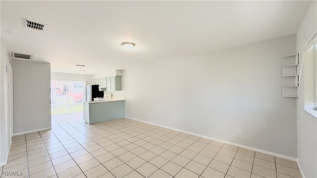 427 NE Pine Island Ln in Cape Coral, FL - Building Photo - Building Photo