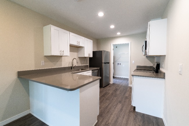 2013 Fraser St in Port Charlotte, FL - Foto de edificio - Building Photo