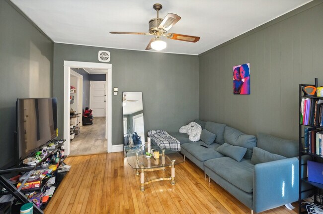 5128 W Henderson St in Chicago, IL - Building Photo - Building Photo