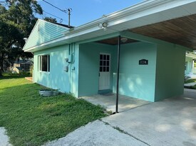 320 E Oak St in Lake Alfred, FL - Building Photo