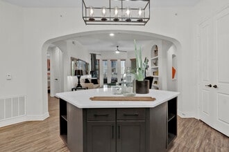 Gables Villa Rosa in Dallas, TX - Foto de edificio - Building Photo