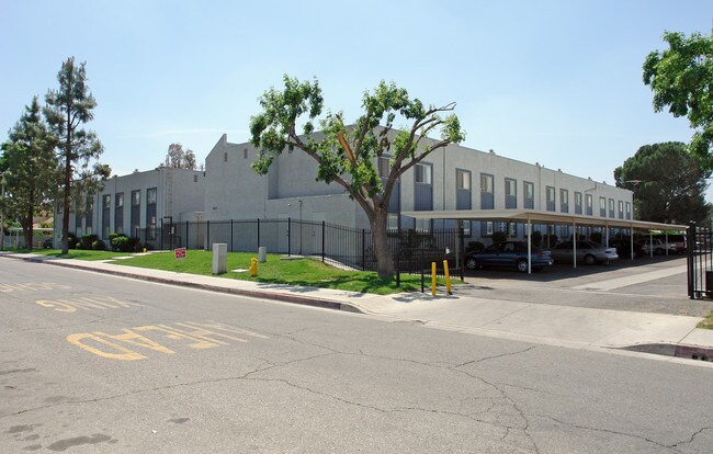 Shadow Mountain Apartments in San Jacinto, CA - Building Photo - Building Photo