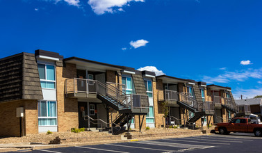 Aztec Villa Apartments in Thornton, CO - Foto de edificio - Building Photo