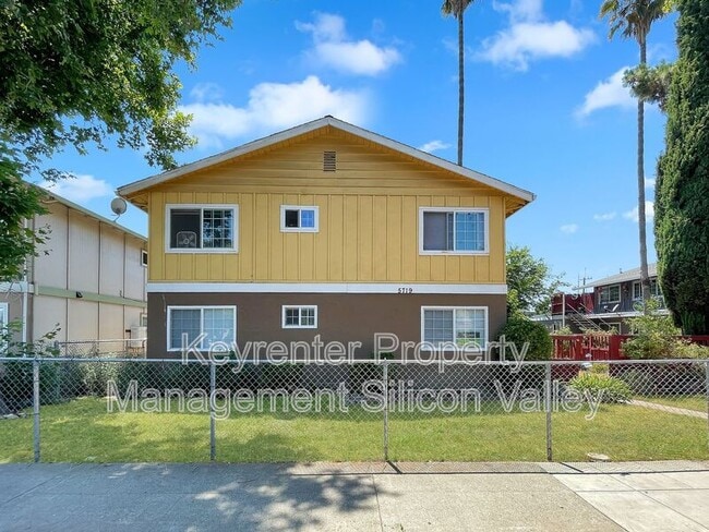 property at 5719 Via Monte Dr