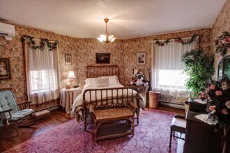 176 E Linn St, Unit The Maid's Quarters in Bellefonte, PA - Building Photo - Building Photo