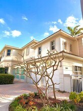 21025 NE 38th Ave in Aventura, FL - Building Photo - Building Photo