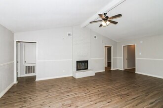 4931 Fitzwater Dr in Spring, TX - Building Photo - Building Photo