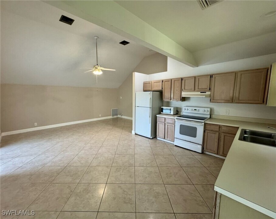 6560 Sandalwood Ln in Naples, FL - Building Photo