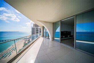 16901 Collins Ave, Unit 2005 in Sunny Isles Beach, FL - Building Photo - Building Photo