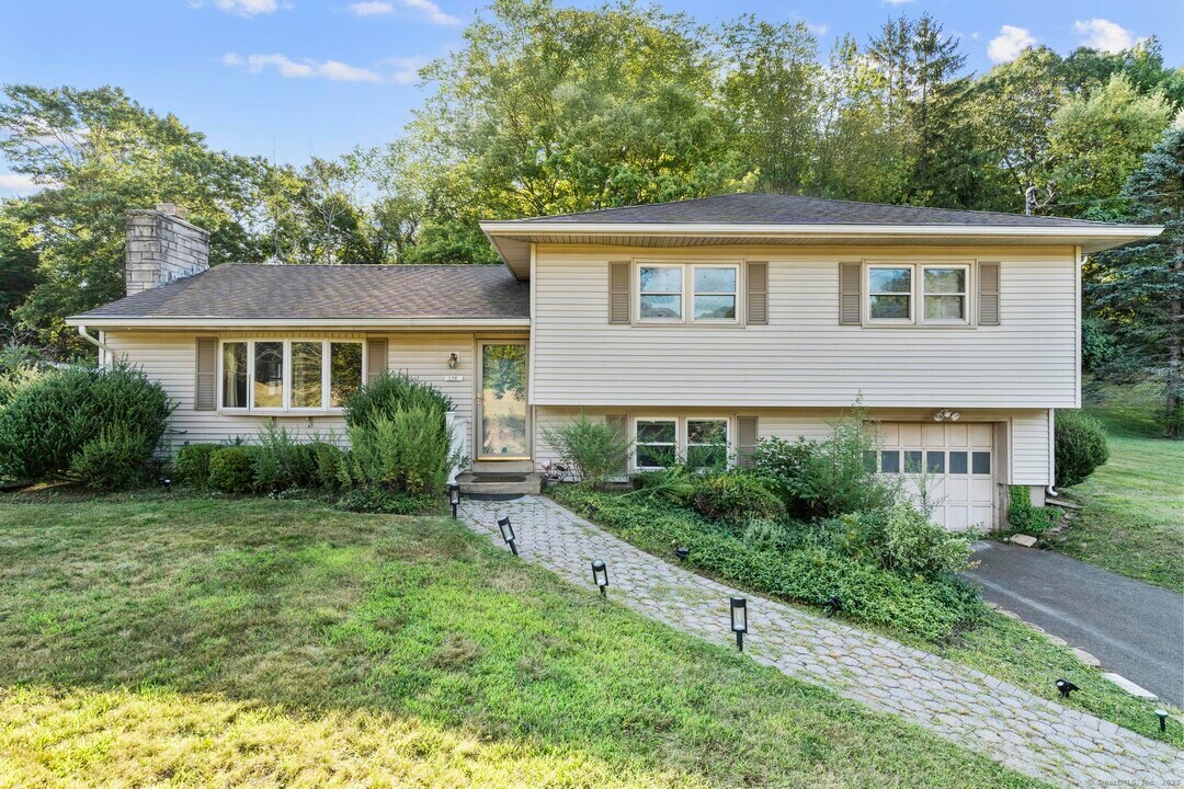 324 Thorpe Ave in Meriden, CT - Building Photo