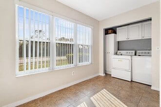 5773 Gatlin Ave in Orlando, FL - Building Photo - Building Photo