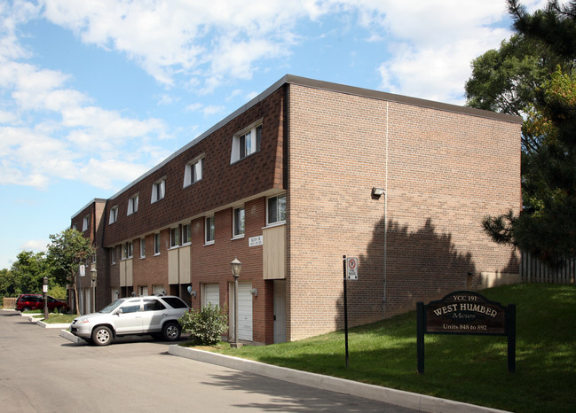 894-899 Tandridge Cres in Toronto, ON - Building Photo - Primary Photo