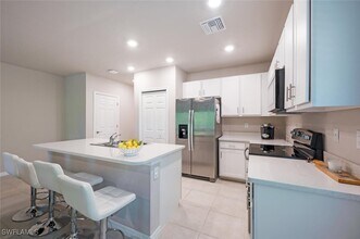 15201 Wildflower Cir in Naples, FL - Foto de edificio - Building Photo