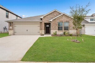 2221 Horseshoe Ln in Seagoville, TX - Building Photo