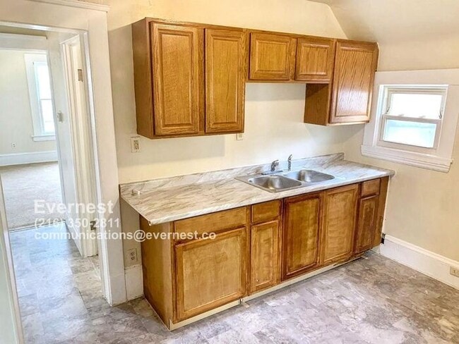 2142 W 105th St in Cleveland, OH - Building Photo - Building Photo