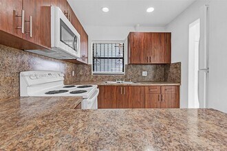 6215 W 24th Ave in Hialeah, FL - Building Photo - Building Photo