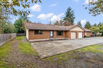 10004 E McKinley Ave in Tacoma, WA - Foto de edificio - Building Photo